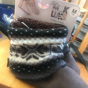 NWT Muk Luk booties sz 7-8🤎